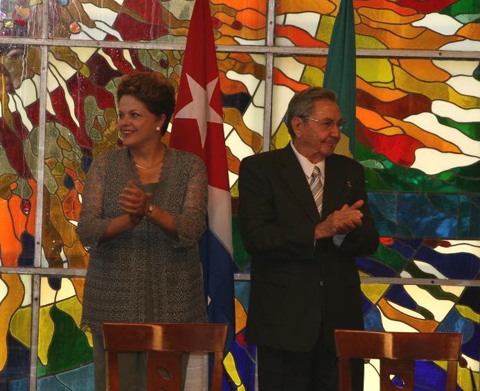 Dilma y Raul 03