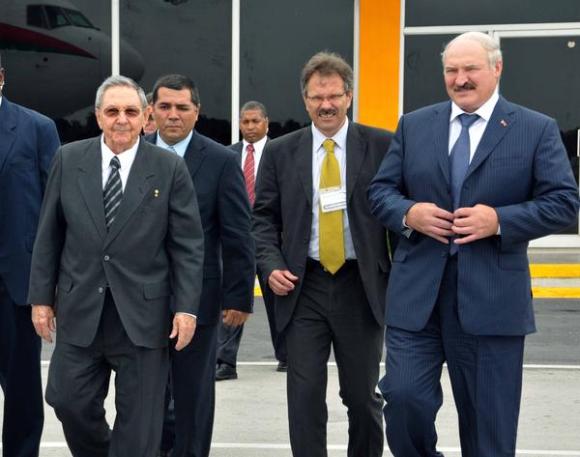 Raúl y Alexander Lukashenko2