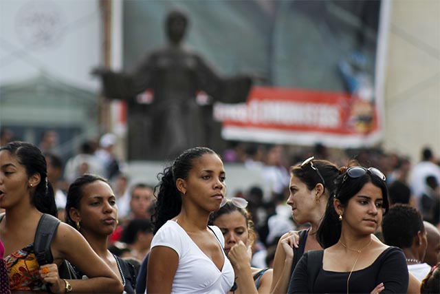 Mujer cubana en Universidad de La Habana