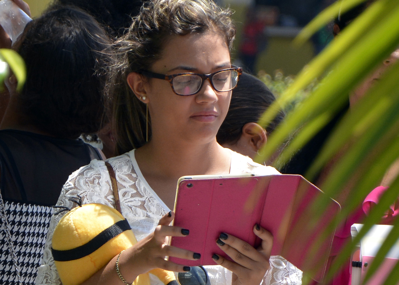 Los celulares y los tablets son buenas herramientas, todo está en saber servirse de ellas y tener bien delimitada la frontera con la dependencia.