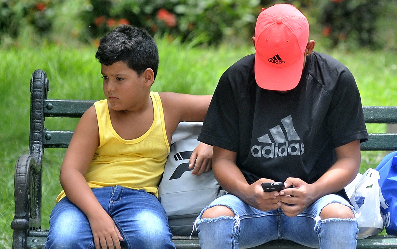 Hasta cierto punto la tecnología vuelve antisociales a algunas personas, no se entabla con frecuencia una conversación frente a frente.