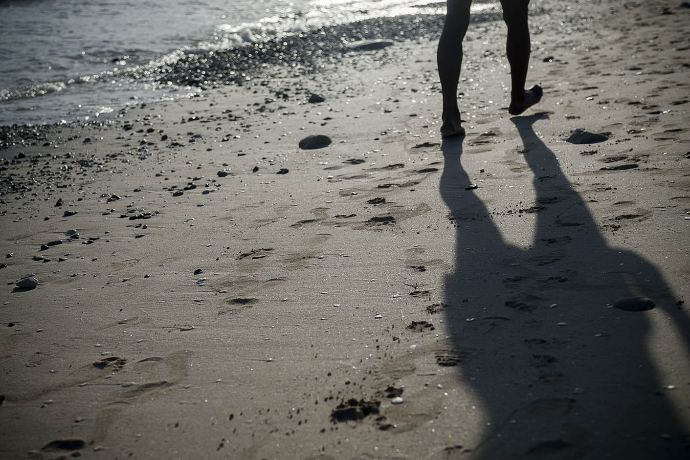 Playa, pies caminando