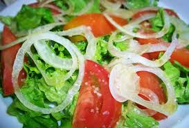 ensalada de tomate y cebolla