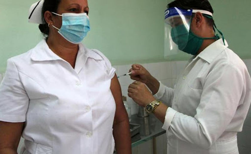 Vacunas a personal médico - Cuba