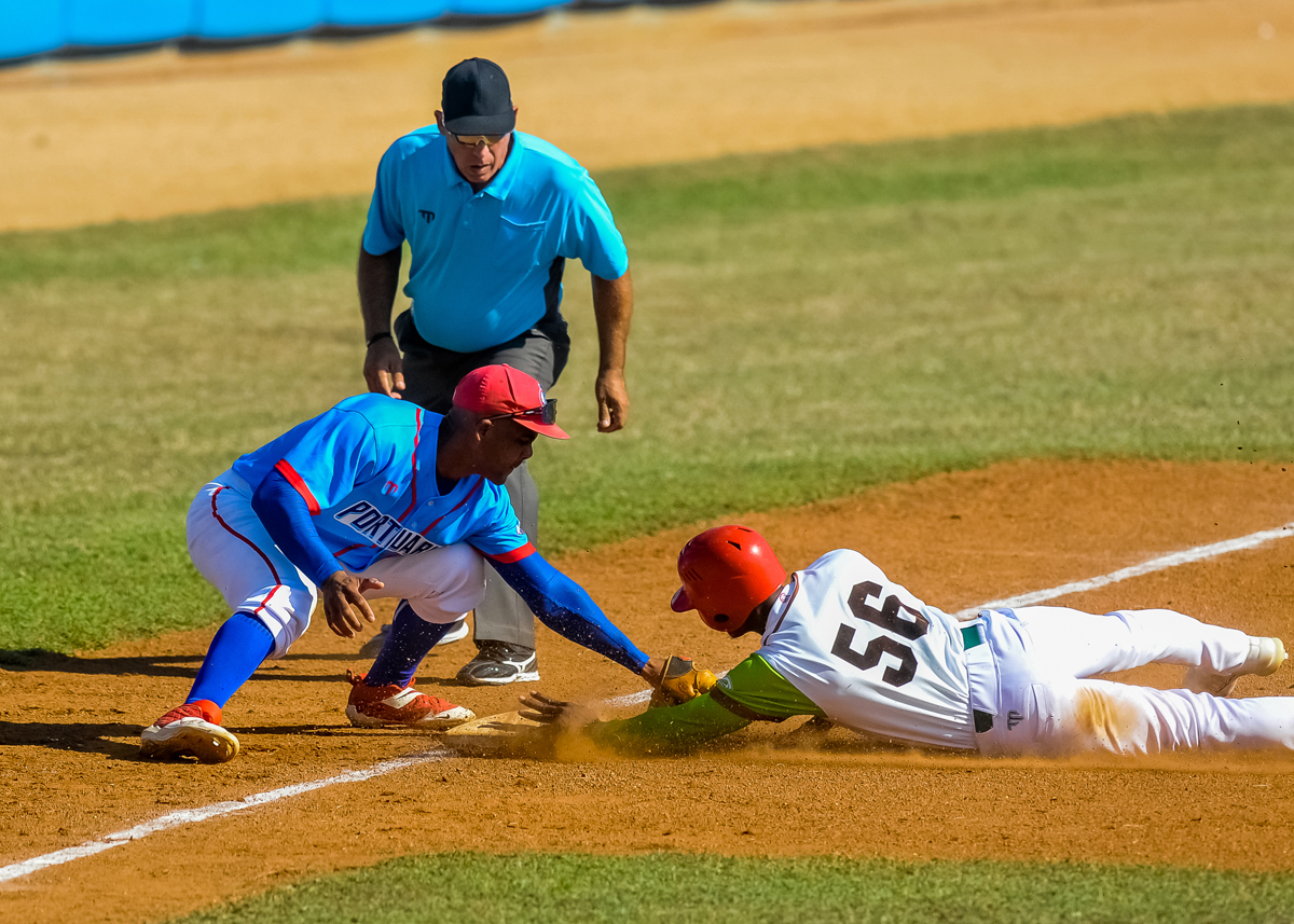 Agricultores vs. Portuarios, liga élite de béisbol