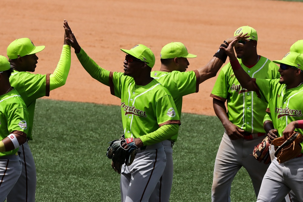 Cuba celebra, Agricultores vs Curazao en la Serie del Caribe