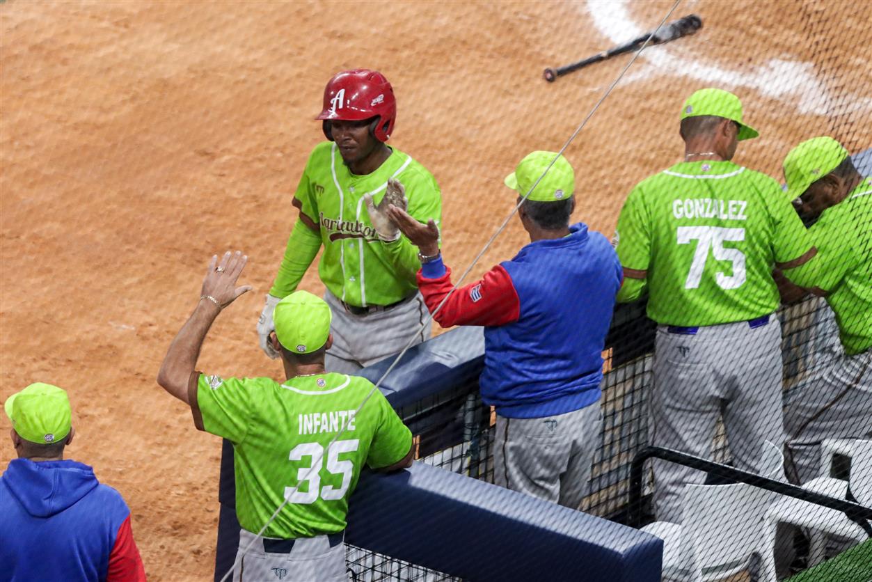 Serie del Caribe Juego 3 Cuba vs Venezuela Larduet celebra