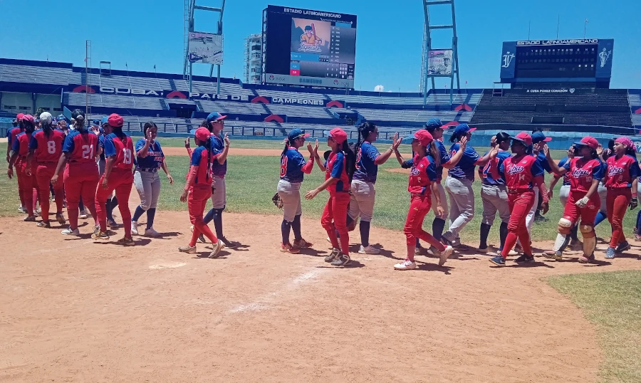 Beisbol femenino cubano