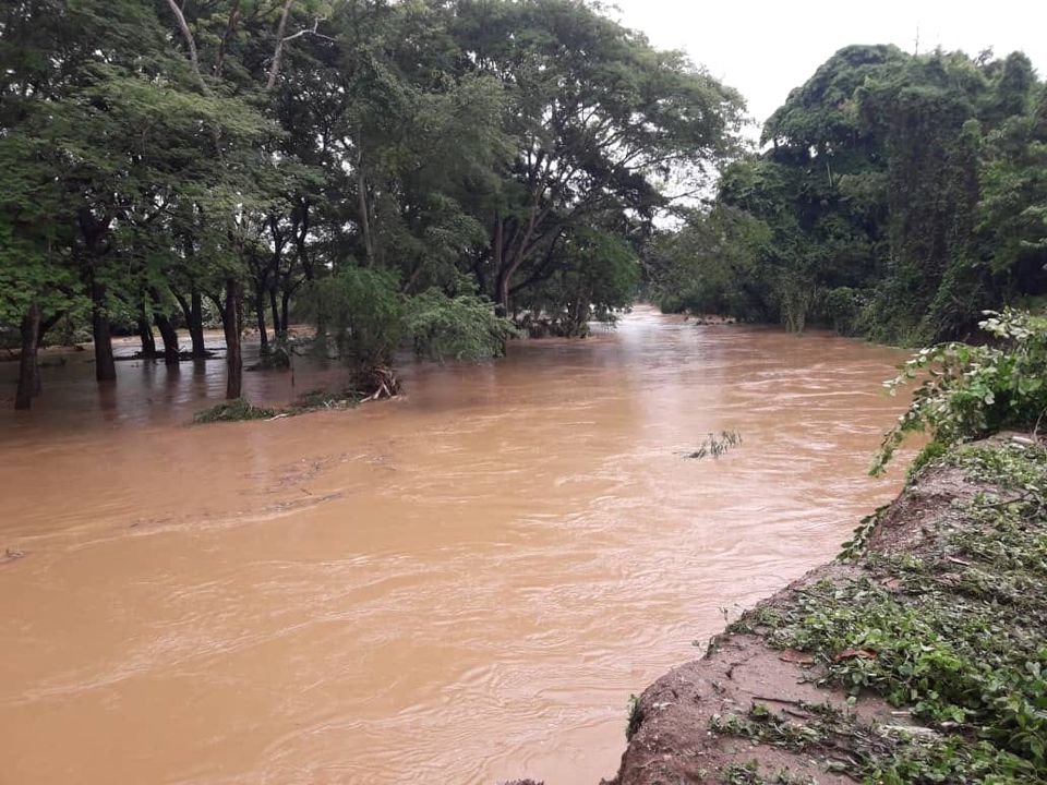 Inundaciones por las lluvias en Río Buey, poblado de Veguita