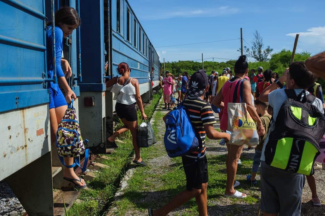 El Tren de la Playa Recesa y Regresará (Naturaleza Secreta de Cuba)