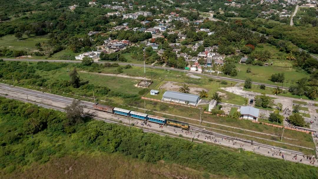 El Tren de la Playa Recesa y Regresará (Naturaleza Secreta de Cuba)