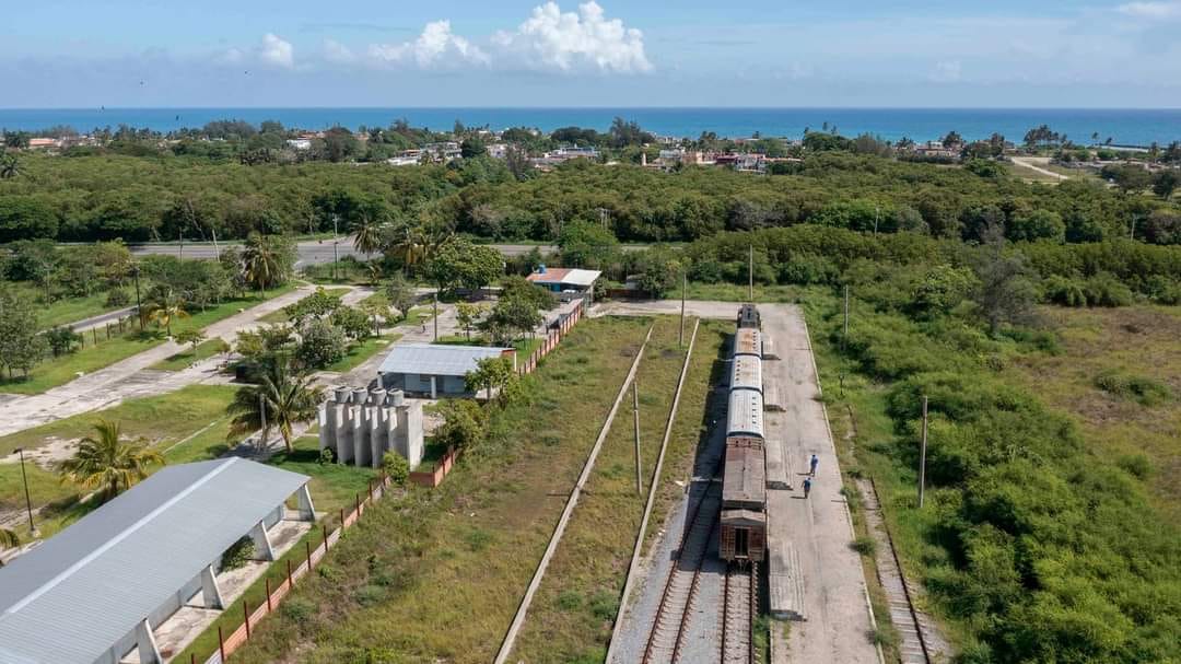 El Tren de la Playa Recesa y Regresará (Naturaleza Secreta de Cuba)