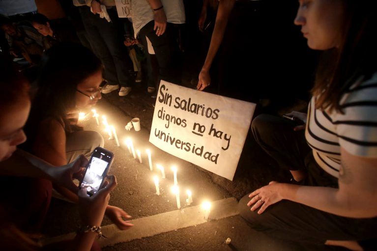 El estudiantazo en las calles: multitudinaria Marcha de antorchas en Buenos Aires