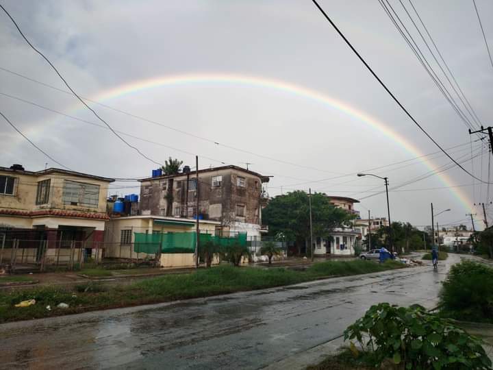 Haciendo frente a toda tempestad, emerge una historia de fortaleza y unidad que define el carácter resiliente y revolucionario del pueblo cubano.