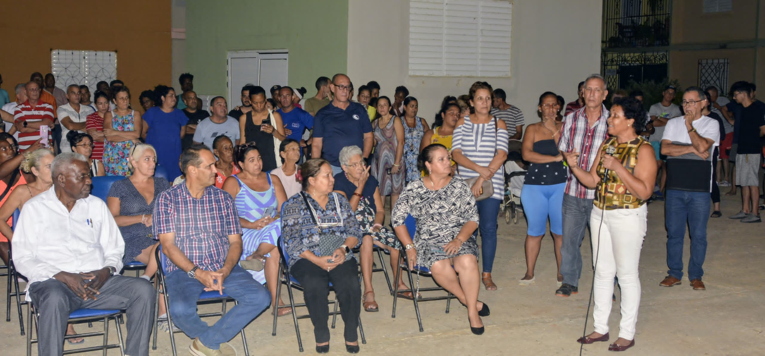 Un ejercicio de participación y democracia popular son las reuniones de rendición de cuentas del delegado ante los electores