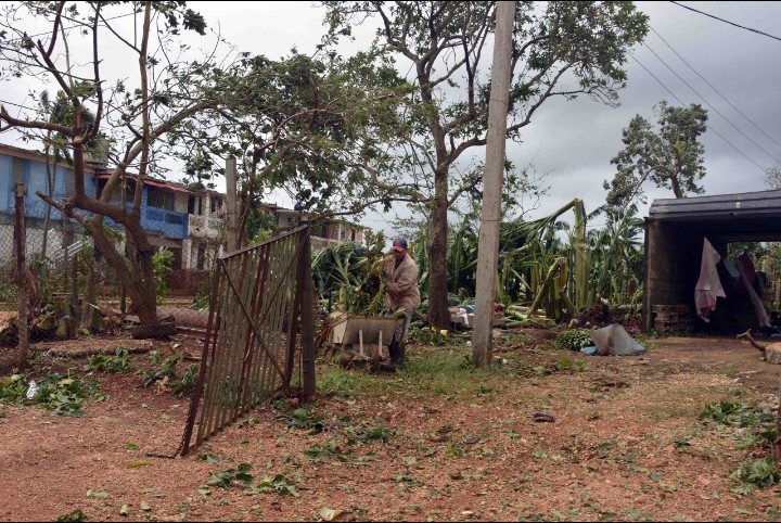 Paso del huracán Rafael por San Antonio de los Baños 