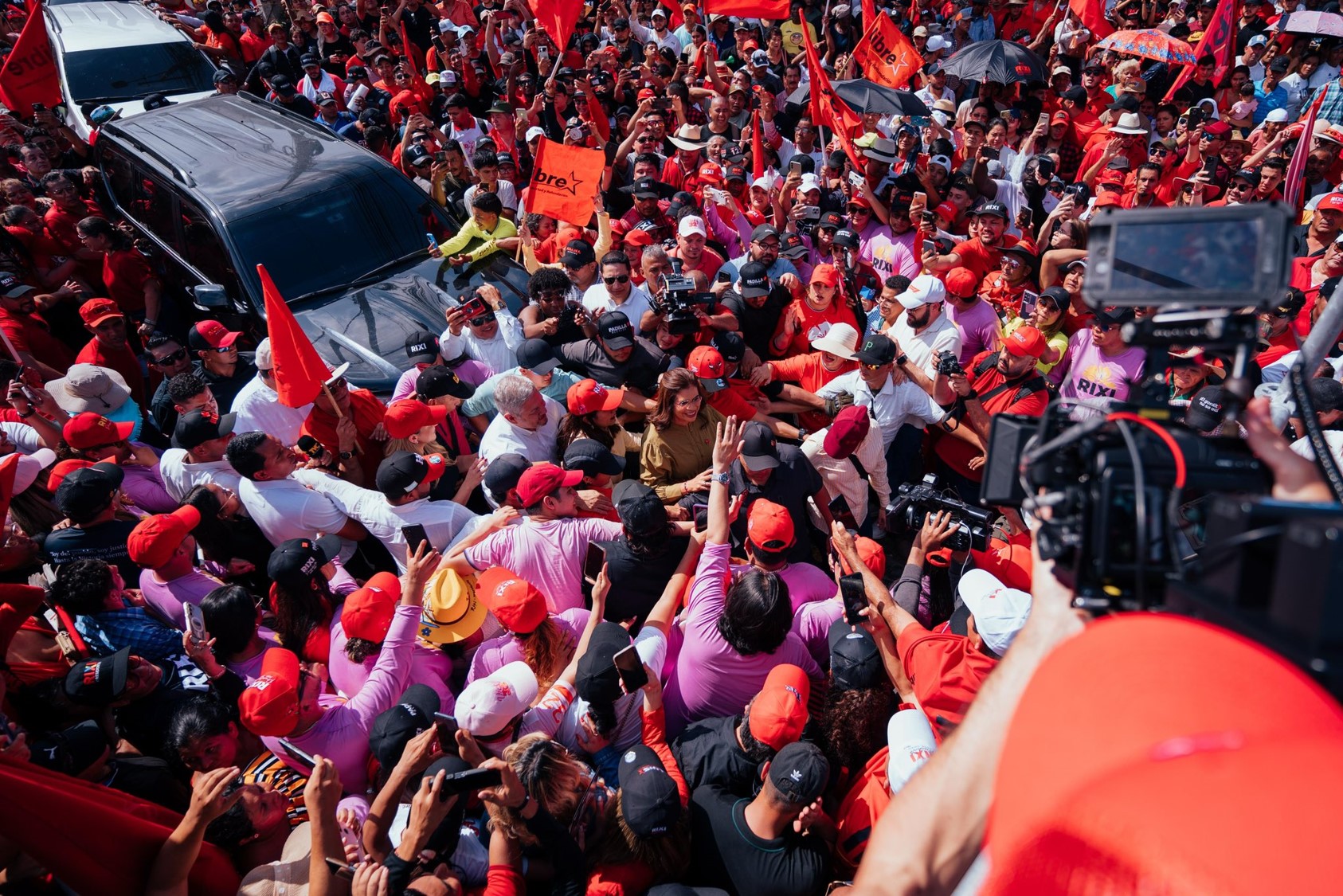 Movilización masiva en la ciudad de San Pedro Sula respalda la candidatura de Rixi Moncada. Foto: Tomada de @RixiPresidenta en X Movilización masiva en la ciudad de San Pedro Sula respalda la candidatura de Rixi Moncada. Foto: Tomada de @RixiPresidenta en X