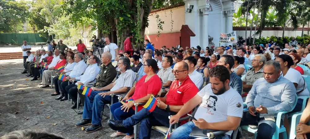 Autoridades y ciudadanos asistieron al acto de solidaridad realizado en La Habana. Foto: Abel García Prieto Autoridades y ciudadanos asistieron al acto de solidaridad realizado en La Habana. Foto: Abel García Prieto