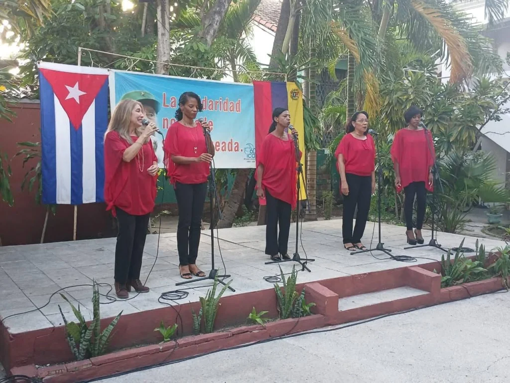 Artistas de Santiago de Cuba se sumaron con su canto de solidaridad. Foto: Universidad de Oriente Artistas de Santiago de Cuba se sumaron con su canto de solidaridad. Foto: Universidad de Oriente