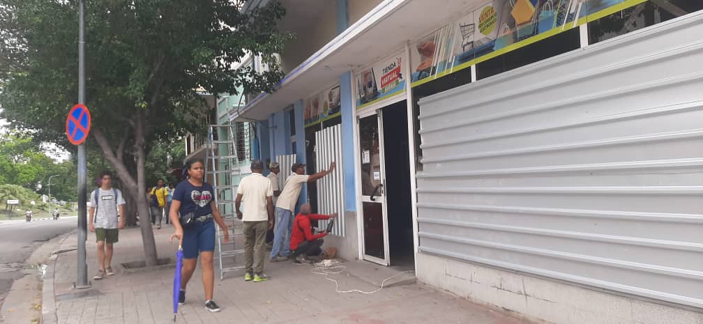 Santiago de Cuba se prepara ante el inminente paso del huracán Melissa Santiago de Cuba se prepara ante el inminente paso del huracán Melissa