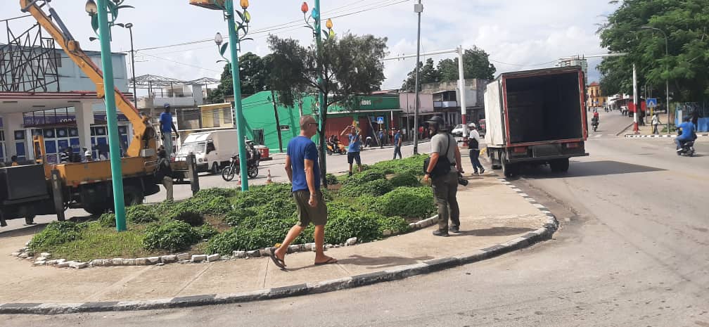 Santiago se prepara ante el inminente paso del huracán Melissa Santiago se prepara ante el inminente paso del huracán Melissa