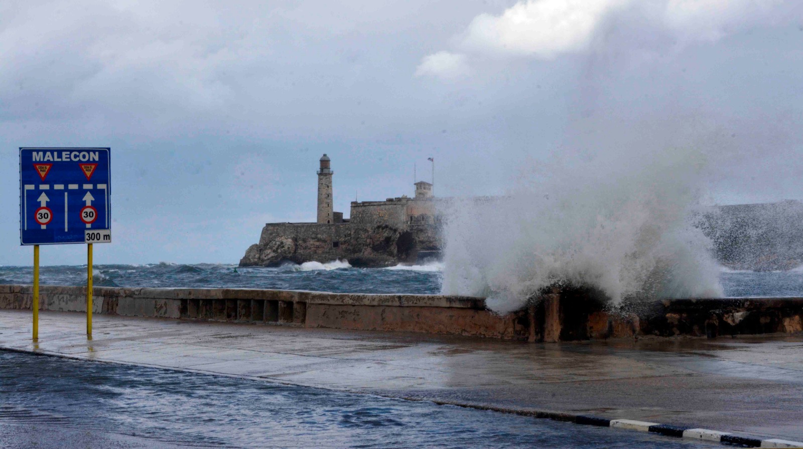 Inundaciones en el Malecón de La Habana