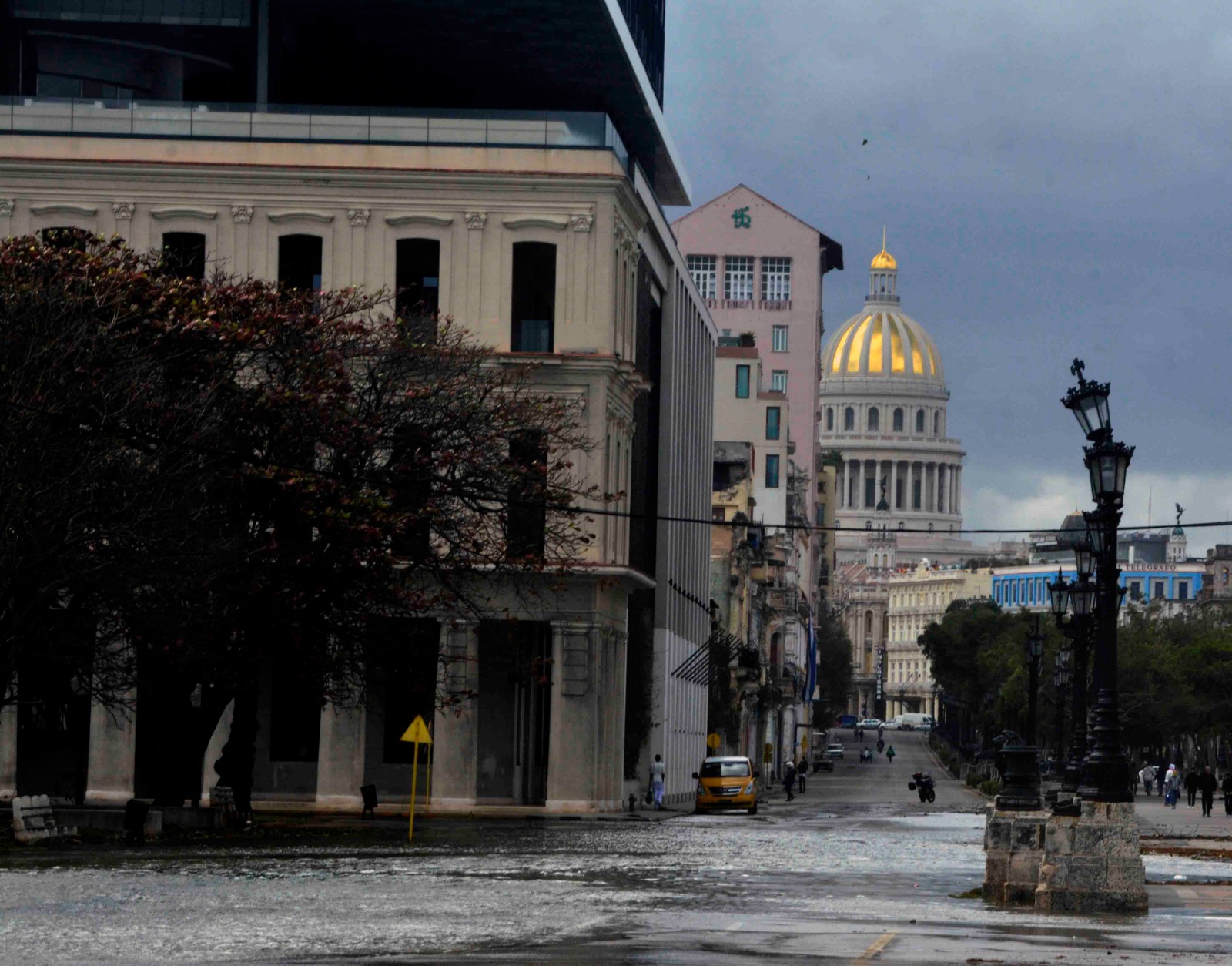Inundaciones en el Malecón de La Habana