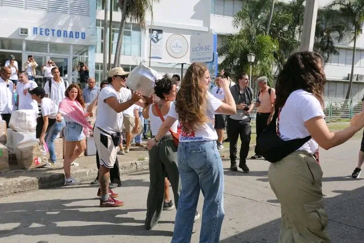Convoy en Universidad de Ciencias Médicas de Santiago de Cuba
