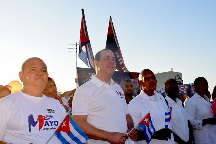 Desfile por el primero de mayo en Santiago de Cuba