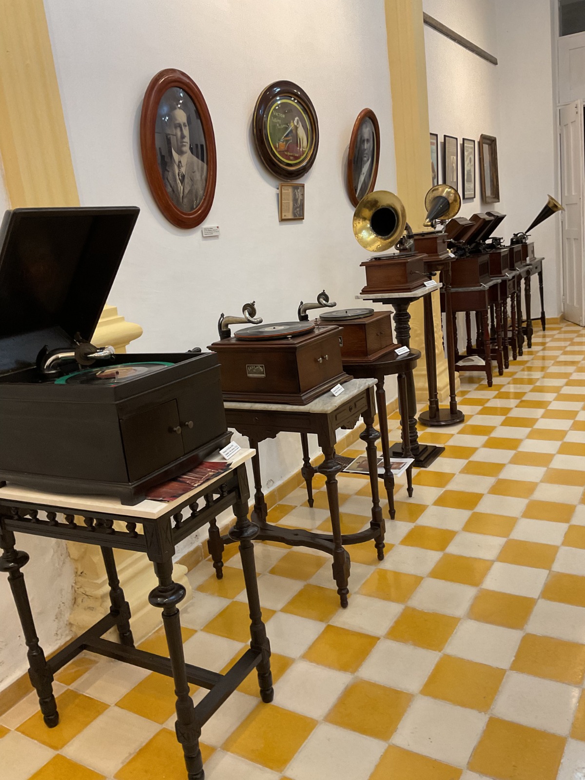 2- Casa de la Victrola