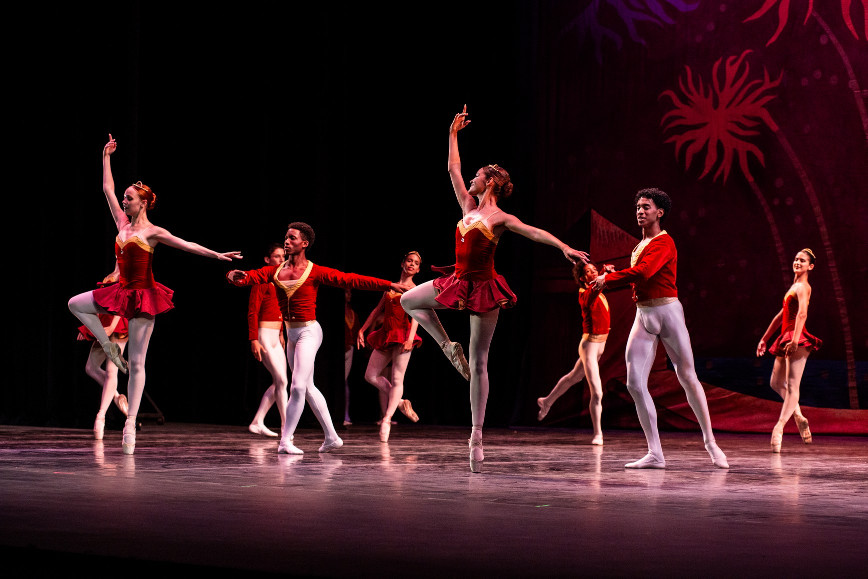 El Ballet Nacional de Cuba ilumina la Sala Avellaneda en homenaje a Fidel