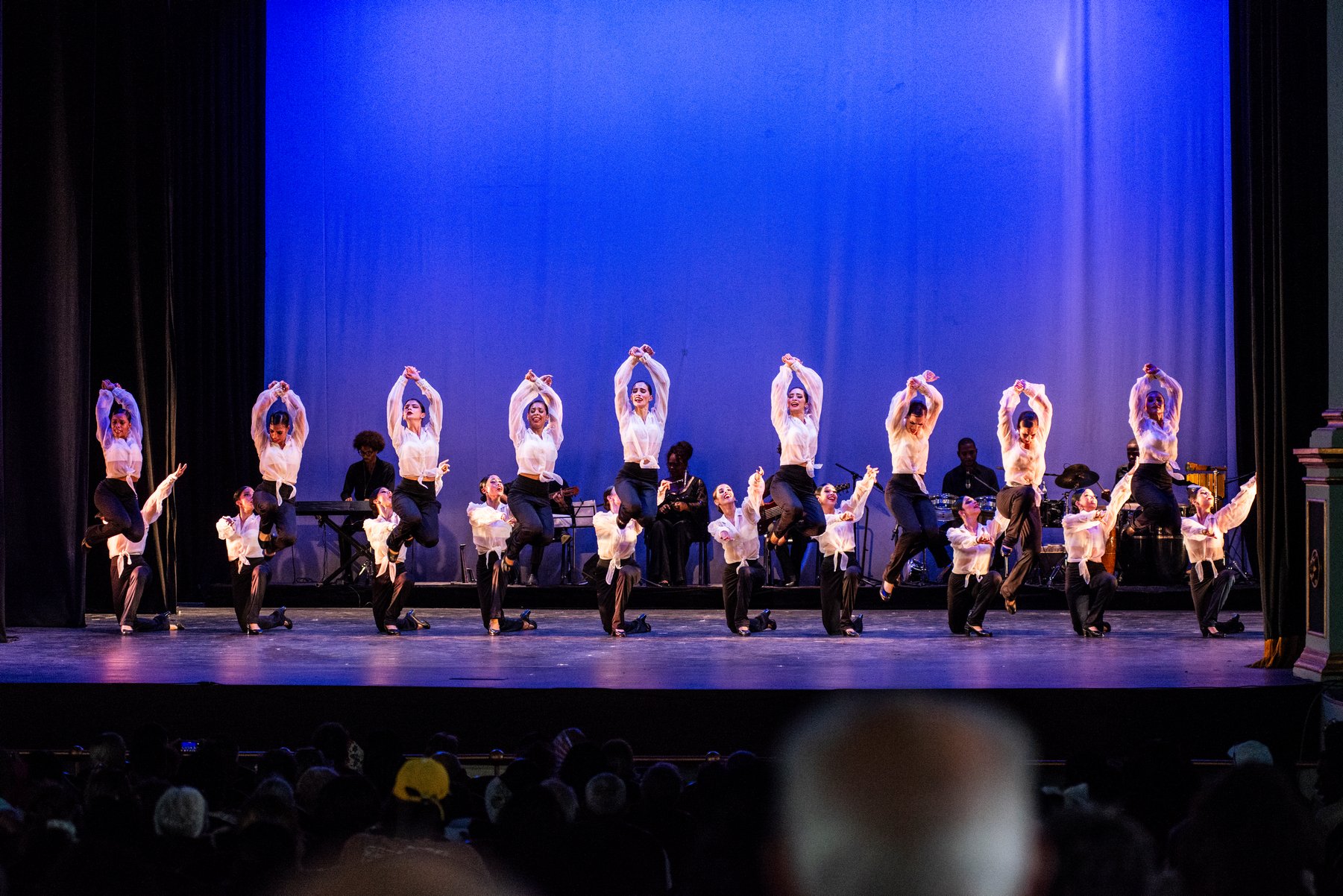 Compañía Lizt Alfonso Dance Cuba en el Teatro Martí